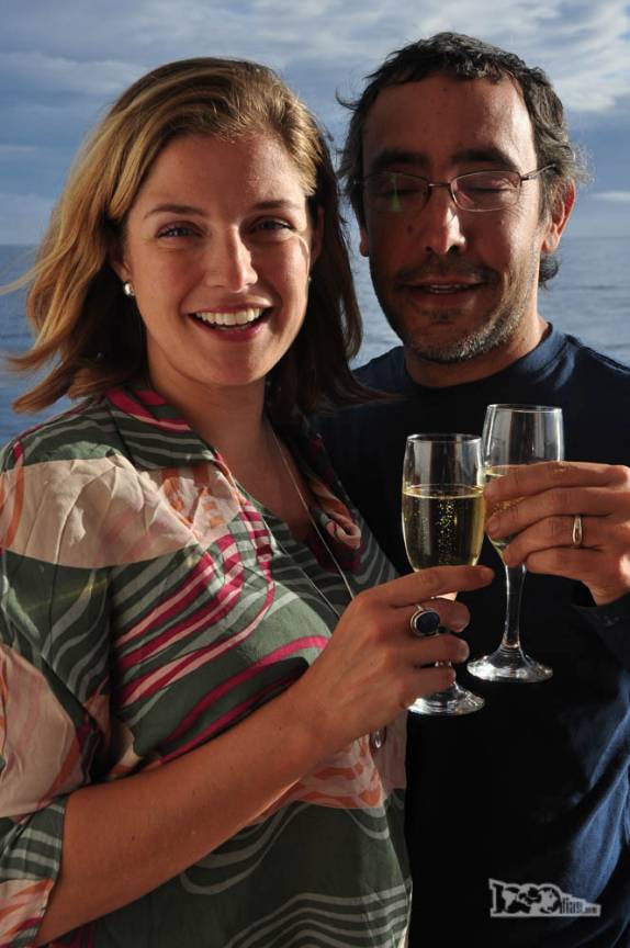 Um último e merecdido drinque de champagne a bordo do Sea Spirit, já quase chegando de volta à América do Sul